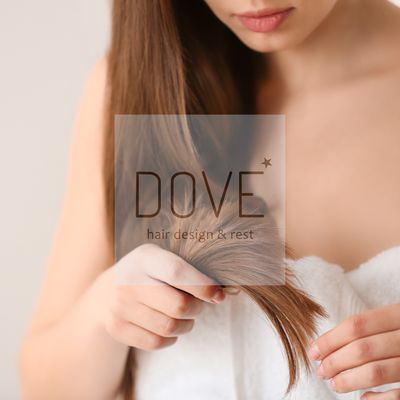 淡いカラーの女性