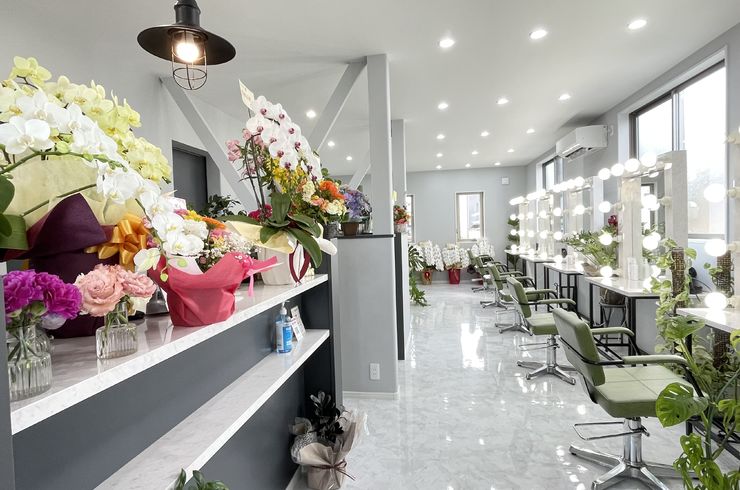 綺麗な髪色の女性